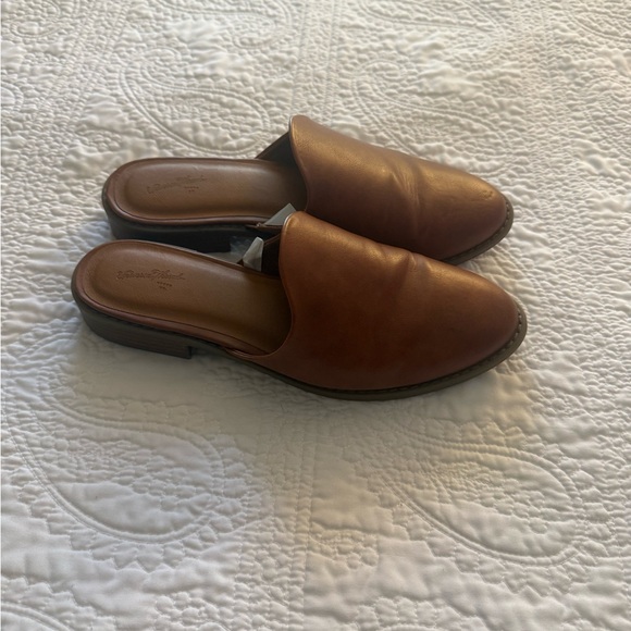 Universal Thread Shoes - Picture 2 of 5